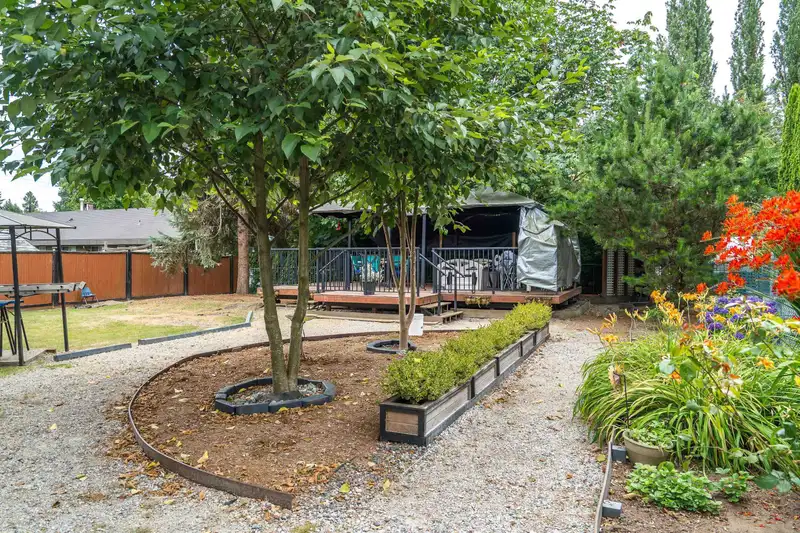 14380 66 AVENUE - photo 2 of 21
