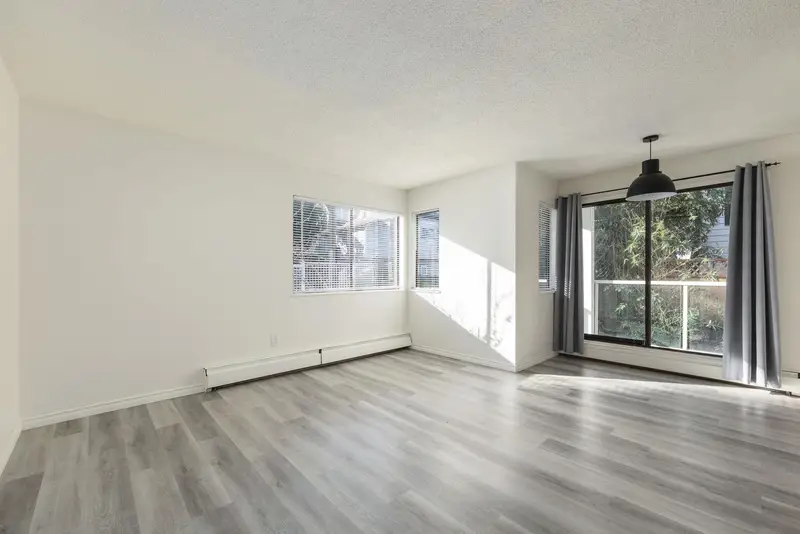 215 830 E 7TH AVENUE - photo 3 of 23