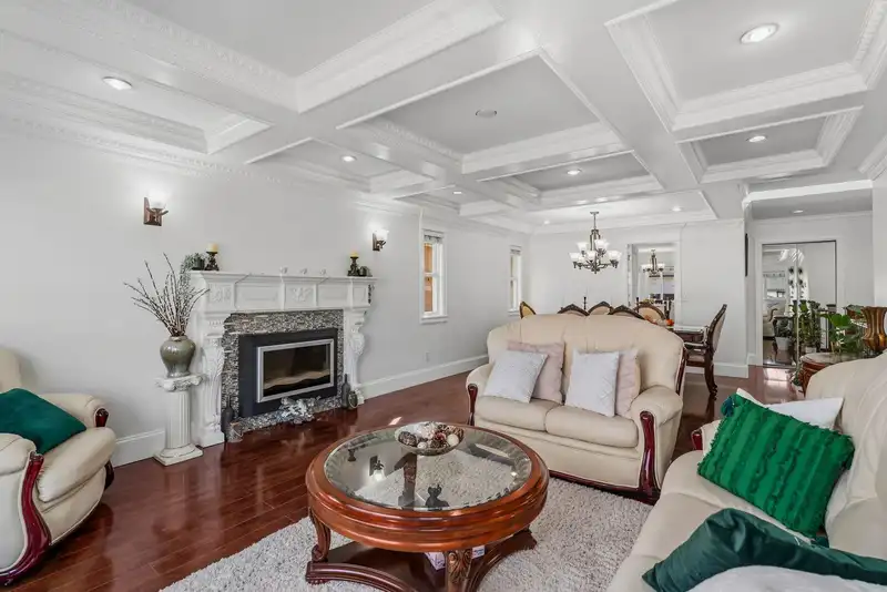 14120 88A AVENUE - photo 2 of 32