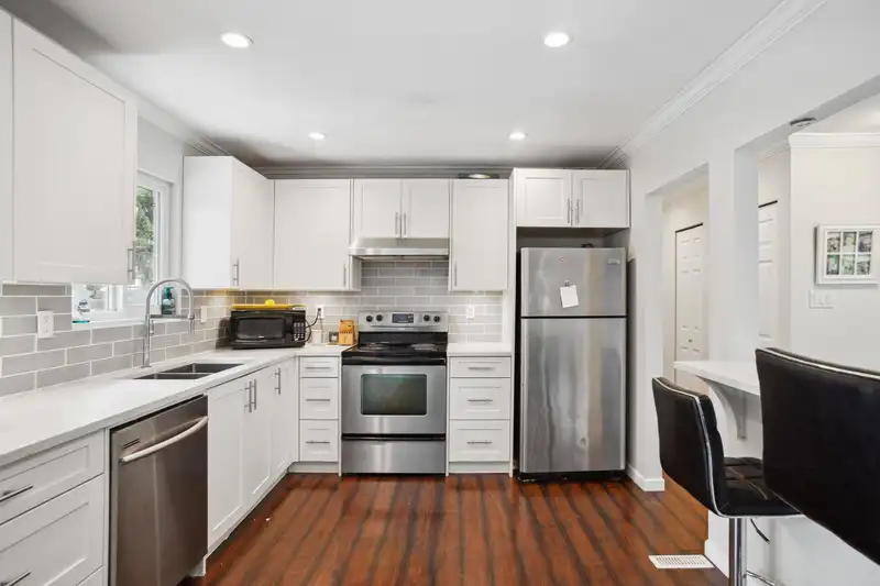 18348 63A AVENUE - photo 2 of 32