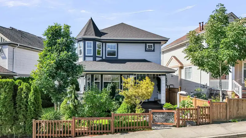 5665 149 STREET - photo 2 of 34