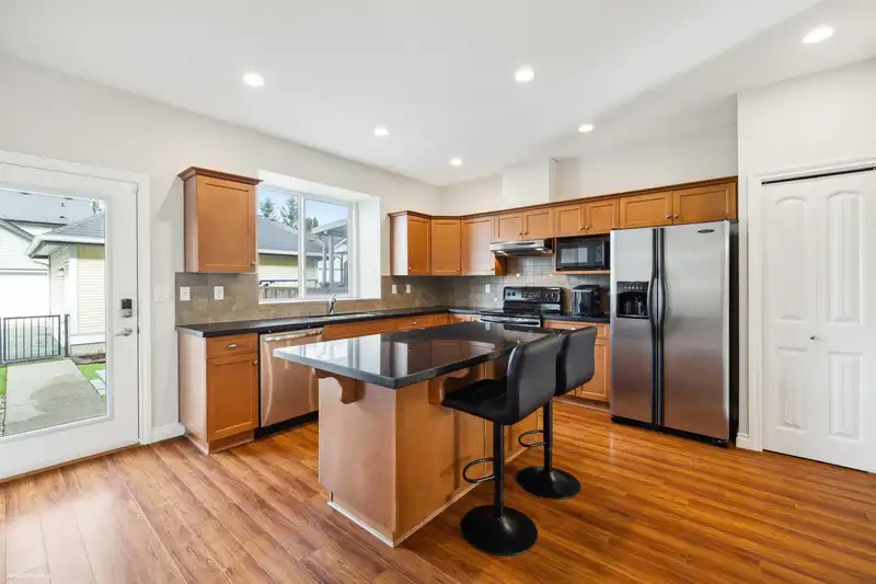 18025 70 AVENUE - photo 2 of 30