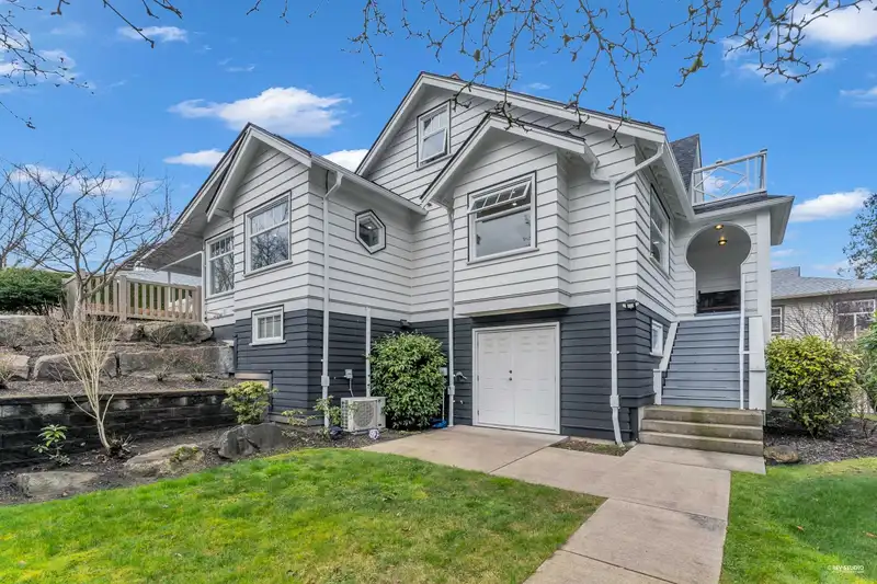 21 15188 62A AVENUE - photo 4 of 38