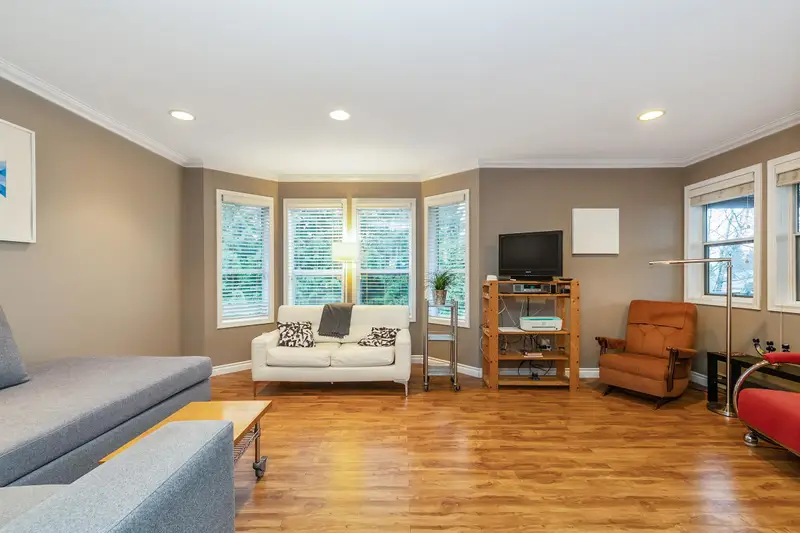 61 20554 118TH AVENUE - photo 2 of 25