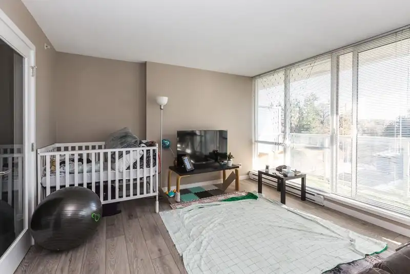 606 9981 WHALLEY BOULEVARD - photo 3 of 16