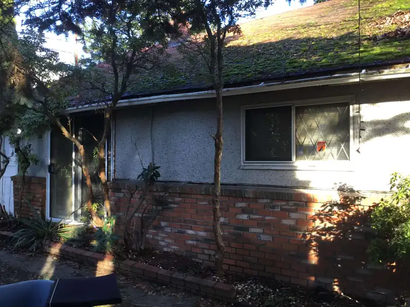 10068 143 STREET - photo 4 of 5