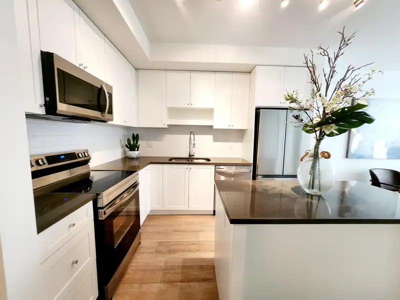 205 15825 85TH AVENUE AVENUE - photo 4 of 22
