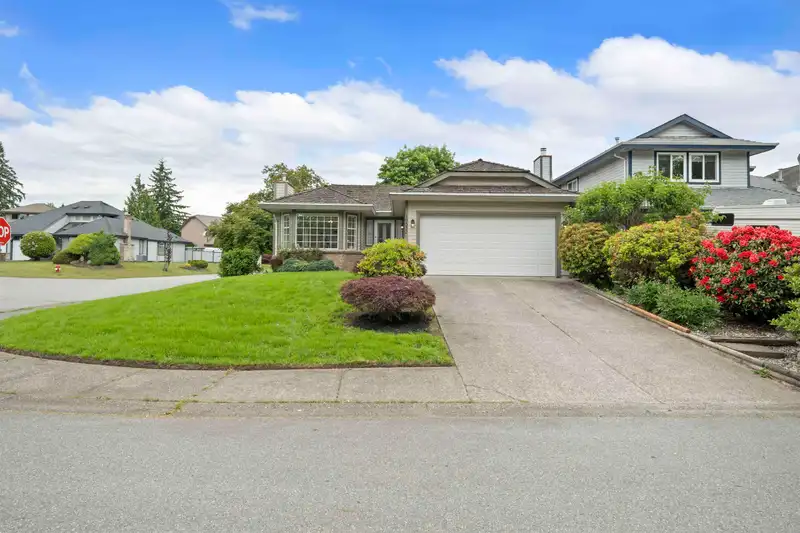 10532 WOODGLEN PLACE - photo 1 of 33