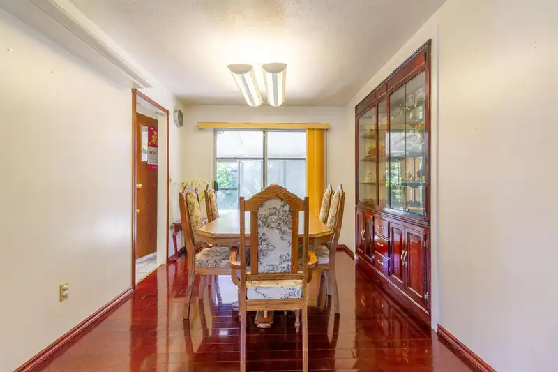 14959 90A AVENUE - photo 4 of 35