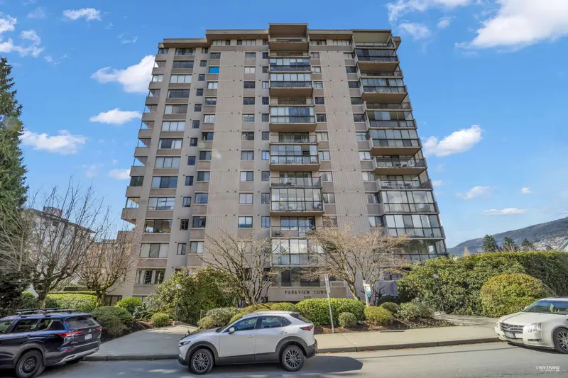 905 555 13TH STREET - photo 2 of 25