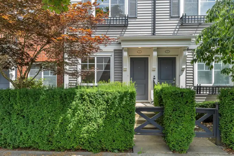 52 7238 189 STREET - photo 2 of 38
