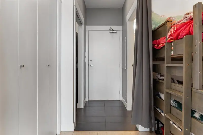 405 1975 MCCALLUM ROAD - photo 3 of 25