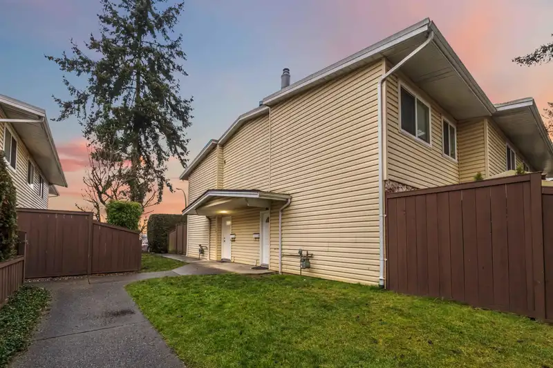 39 9390 122 STREET - photo 1 of 30