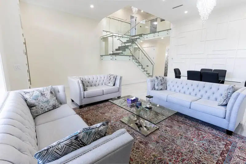15640 93A AVENUE - photo 3 of 31