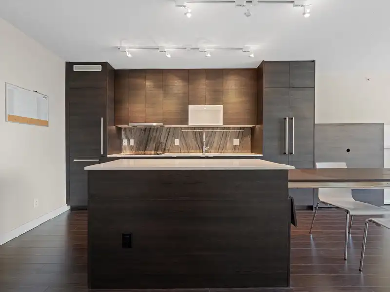 1101 13398 104 AVENUE - photo 2 of 40