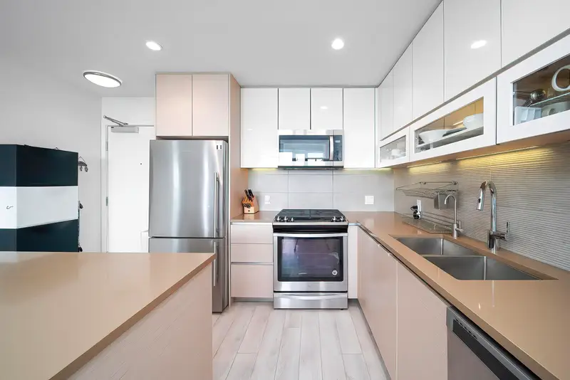 1206 8850 UNIVERSITY CRES - photo 4 of 25