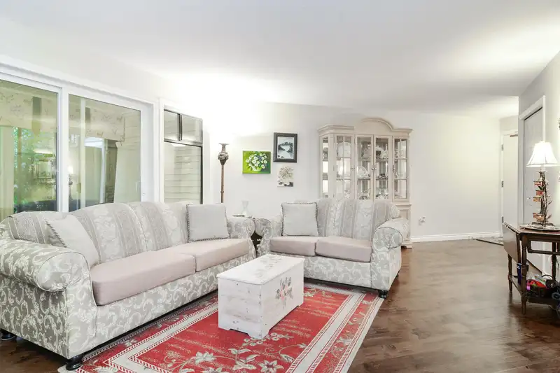 105 13894 102 AVENUE - photo 3 of 15