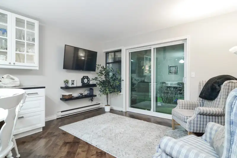 105 13894 102 AVENUE - photo 4 of 15