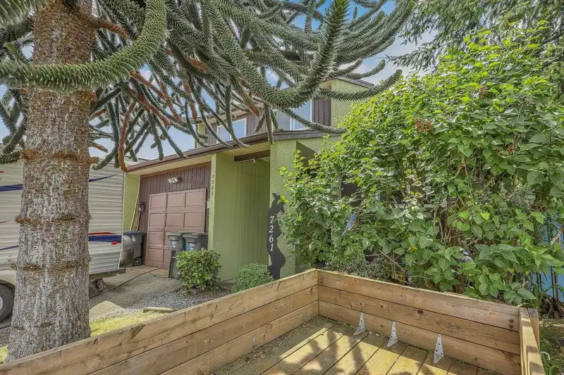 7261 129B STREET - photo 3 of 32