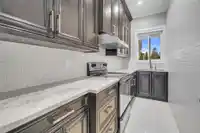 5529 188A STREET - thumbnail 10