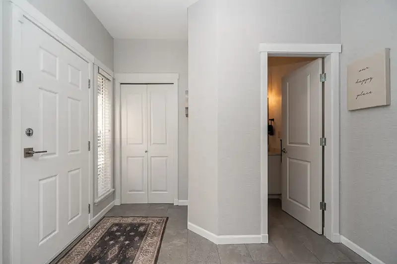 18947 71A AVENUE - photo 4 of 40