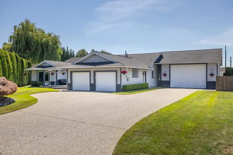 15430 KILMORE CLOSE - photo 1 of 39