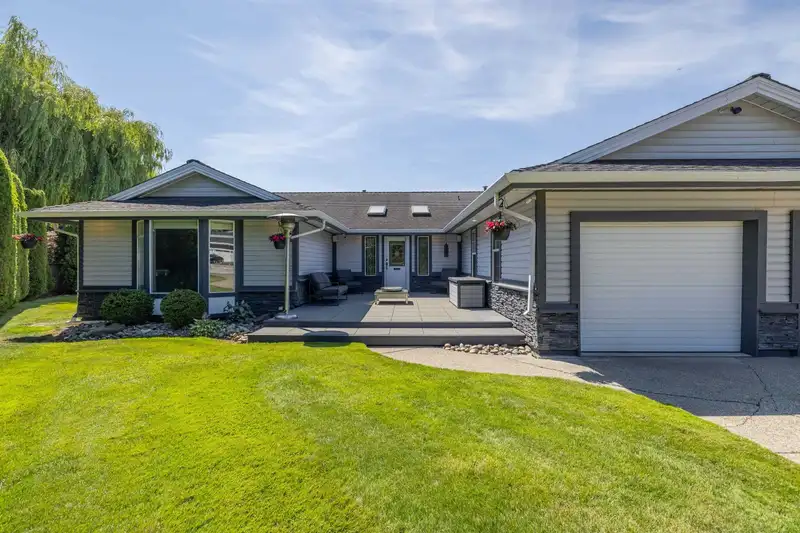 15430 KILMORE CLOSE - photo 2 of 39