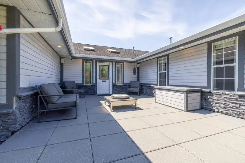 15430 KILMORE CLOSE - photo 3 of 39