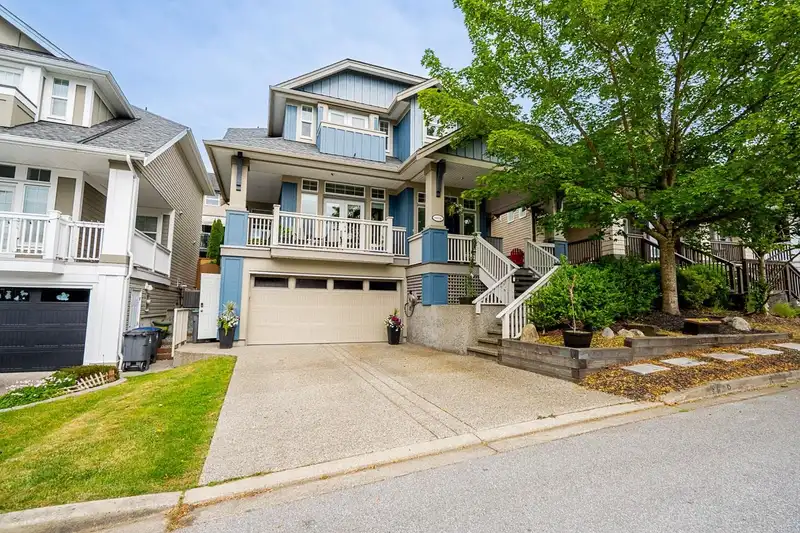 6074 163B STREET - photo 2 of 40