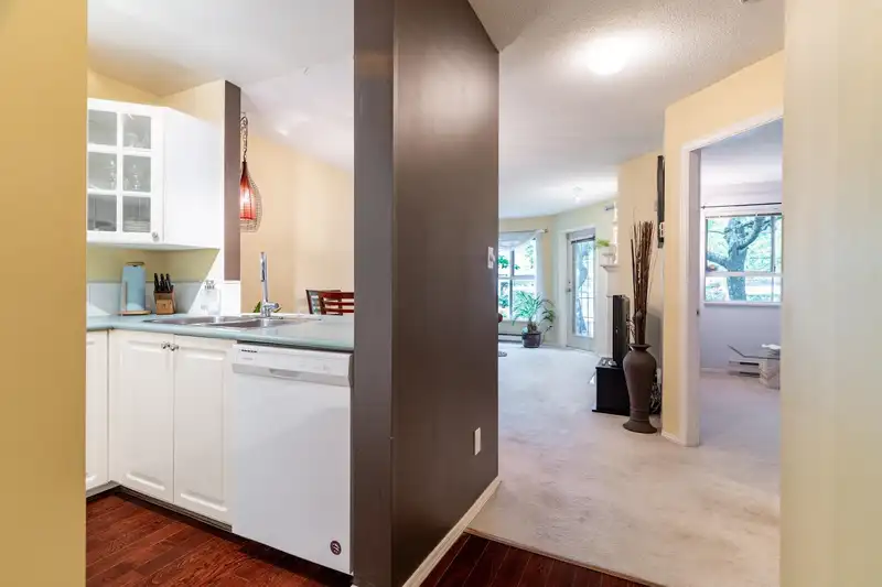 114 15150 108 AVENUE - photo 4 of 38