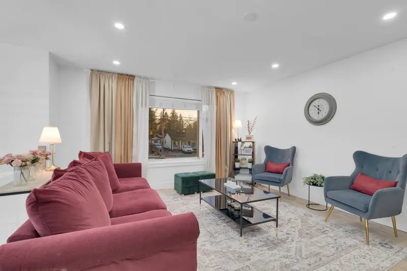 13469 80 AVENUE - photo 4 of 25