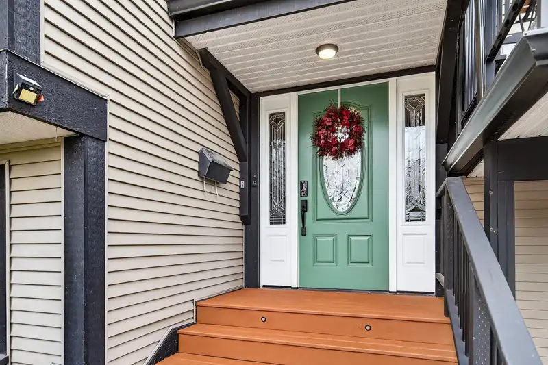 5879 184B STREET - photo 2 of 38