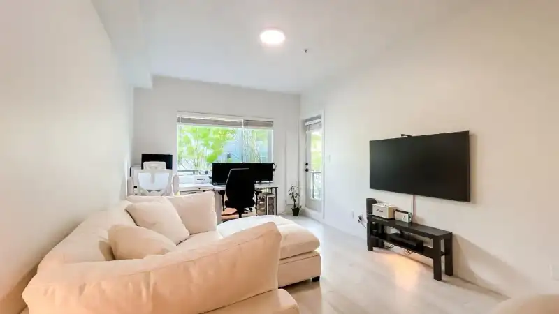 215 13733 107A AVENUE - photo 4 of 22
