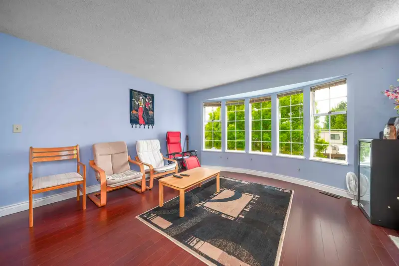 13366 82B AVENUE - photo 4 of 26