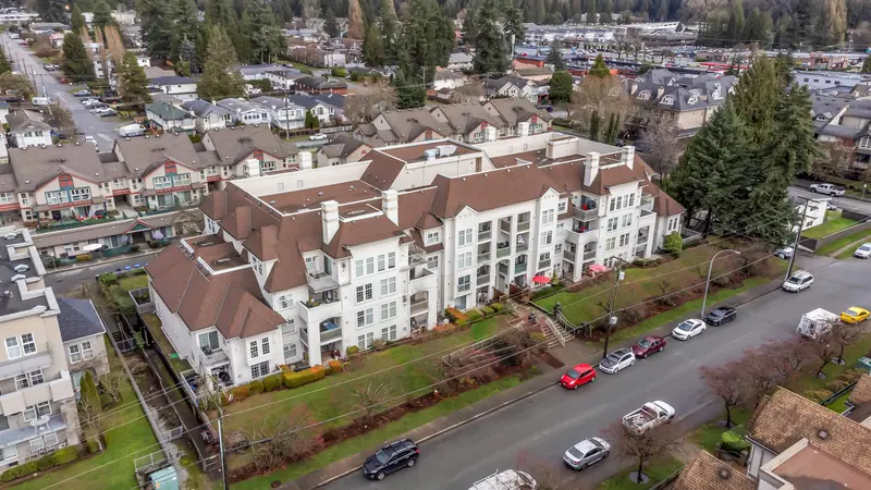 301 1655 GRANT AVENUE - photo 1 of 10