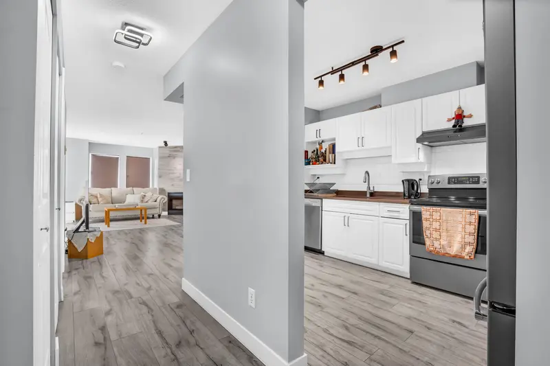 301 1655 GRANT AVENUE - photo 3 of 10