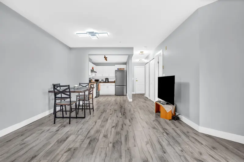 301 1655 GRANT AVENUE - photo 4 of 10