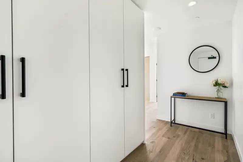 1608 13428 105 AVENUE - photo 2 of 24