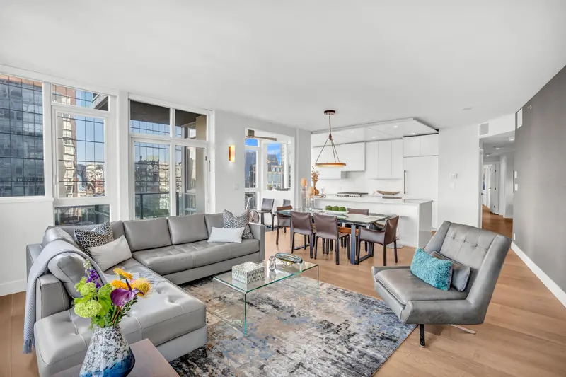 3403 1189 MELVILLE STREET - photo 2 of 25