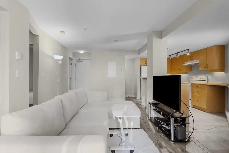 331 10838 CITY PARKWAY - photo 3 of 36