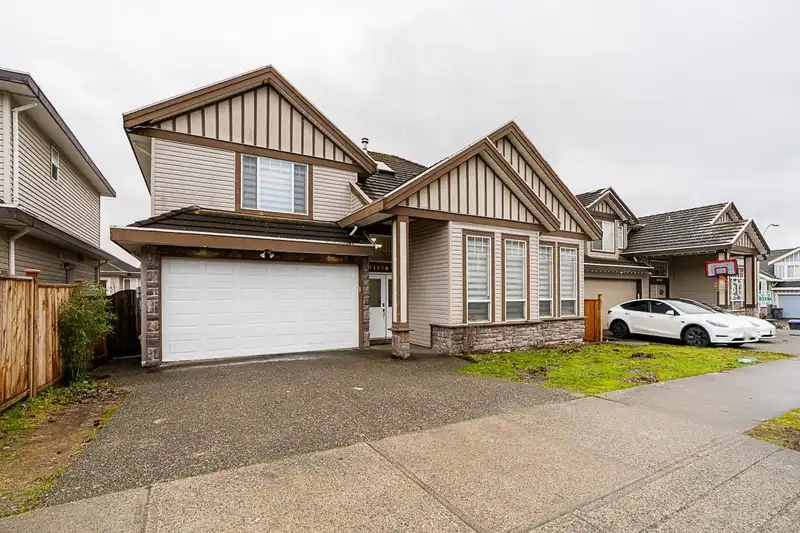 14594 67B AVENUE - photo 1 of 29