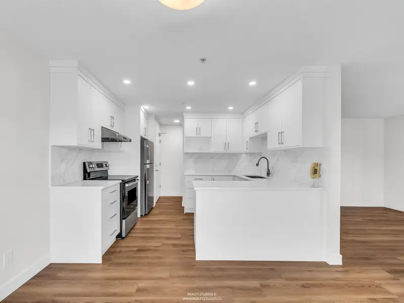 402 12130 80 AVENUE - photo 2 of 25