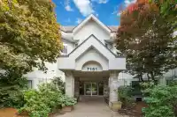 215 7151 121 STREET - thumbnail 1