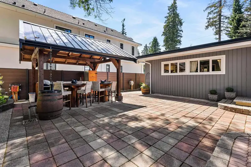 13270 58 AVENUE - photo 4 of 11