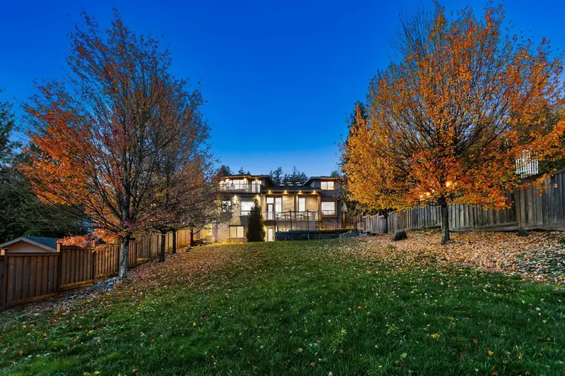 8656 GILLEY AVENUE - photo 3 of 25