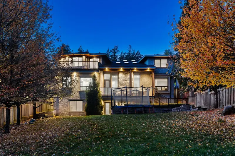 8656 GILLEY AVENUE - photo 4 of 25