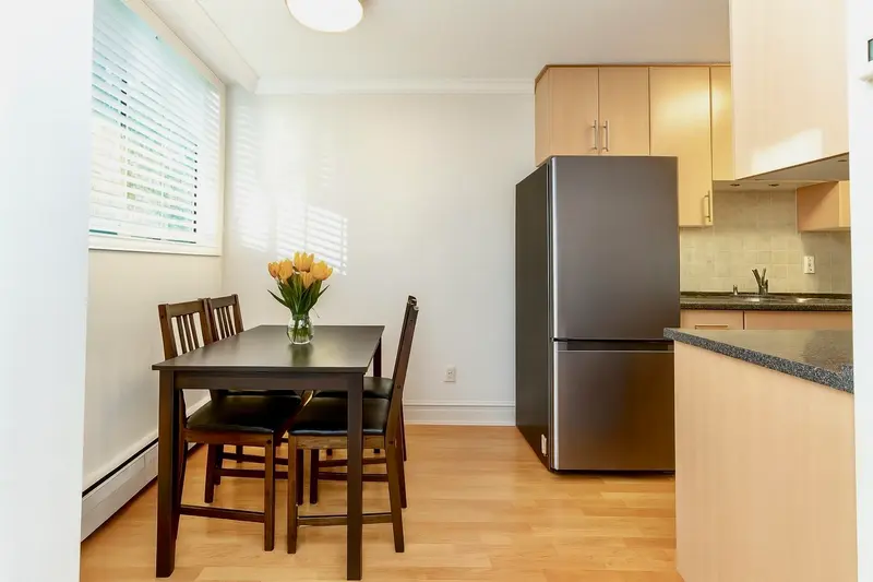 405 320 ROYAL AVENUE - photo 3 of 25