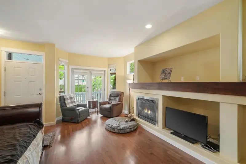 15130 62 AVENUE - photo 3 of 30