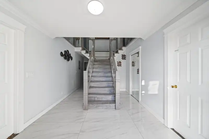12247 64 AVENUE - photo 4 of 25