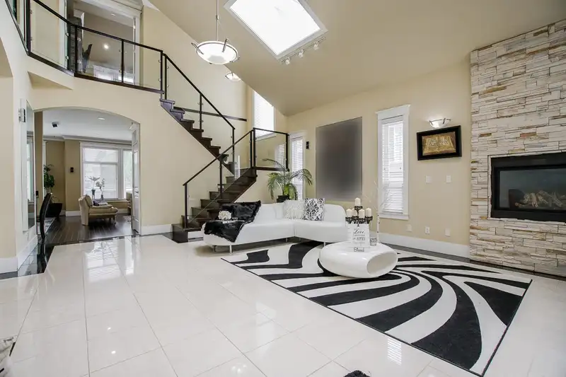 15075 70A AVENUE - photo 3 of 35